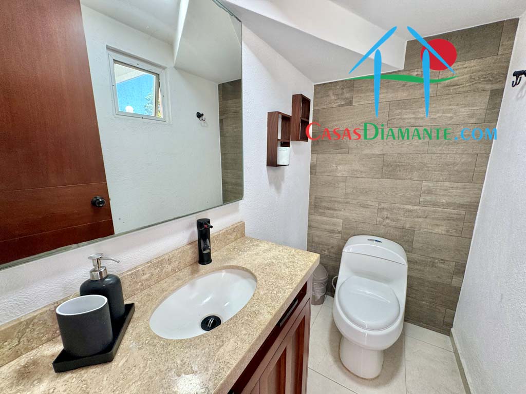 Villas Velato Joker 22 - Baño de visitas 1